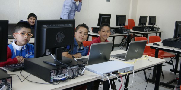 Niños en el Taller de Robótica