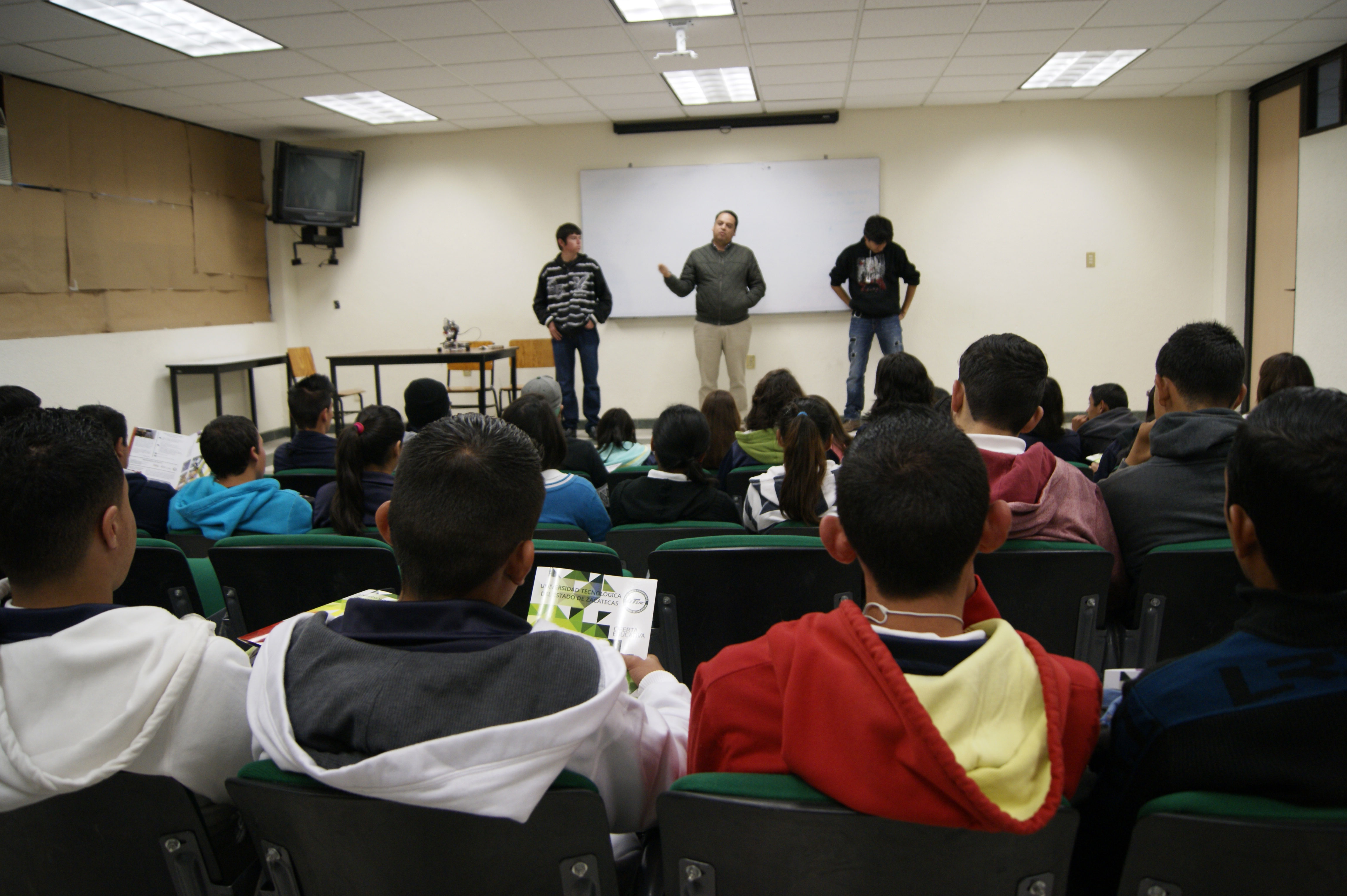 Visita desde Fresnillo, Alumnos del CEB 6/17 en UTZAC