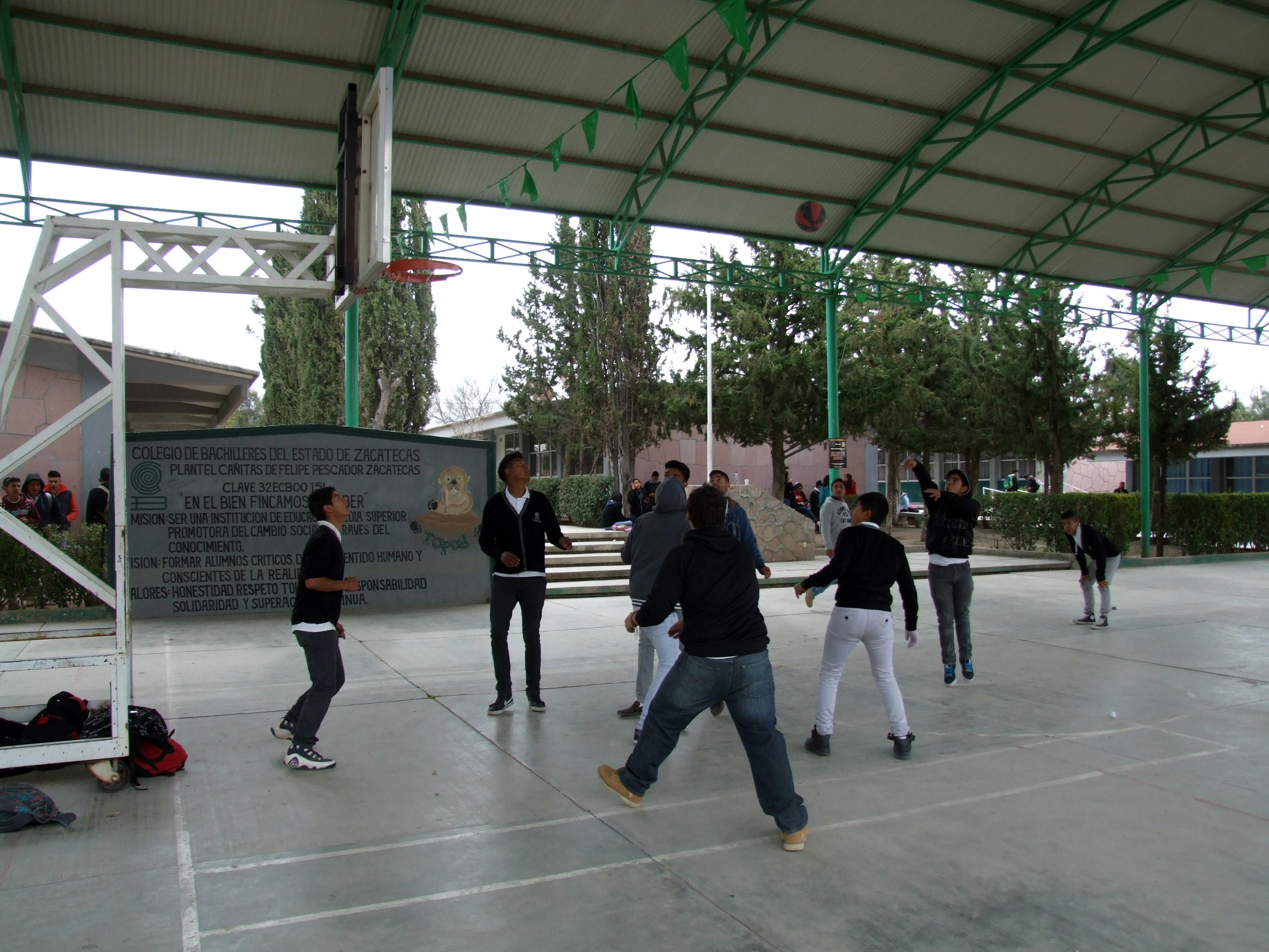 Visitando a los alumnos del COBAEZ Plantel Cañitas de Felipe Pescador