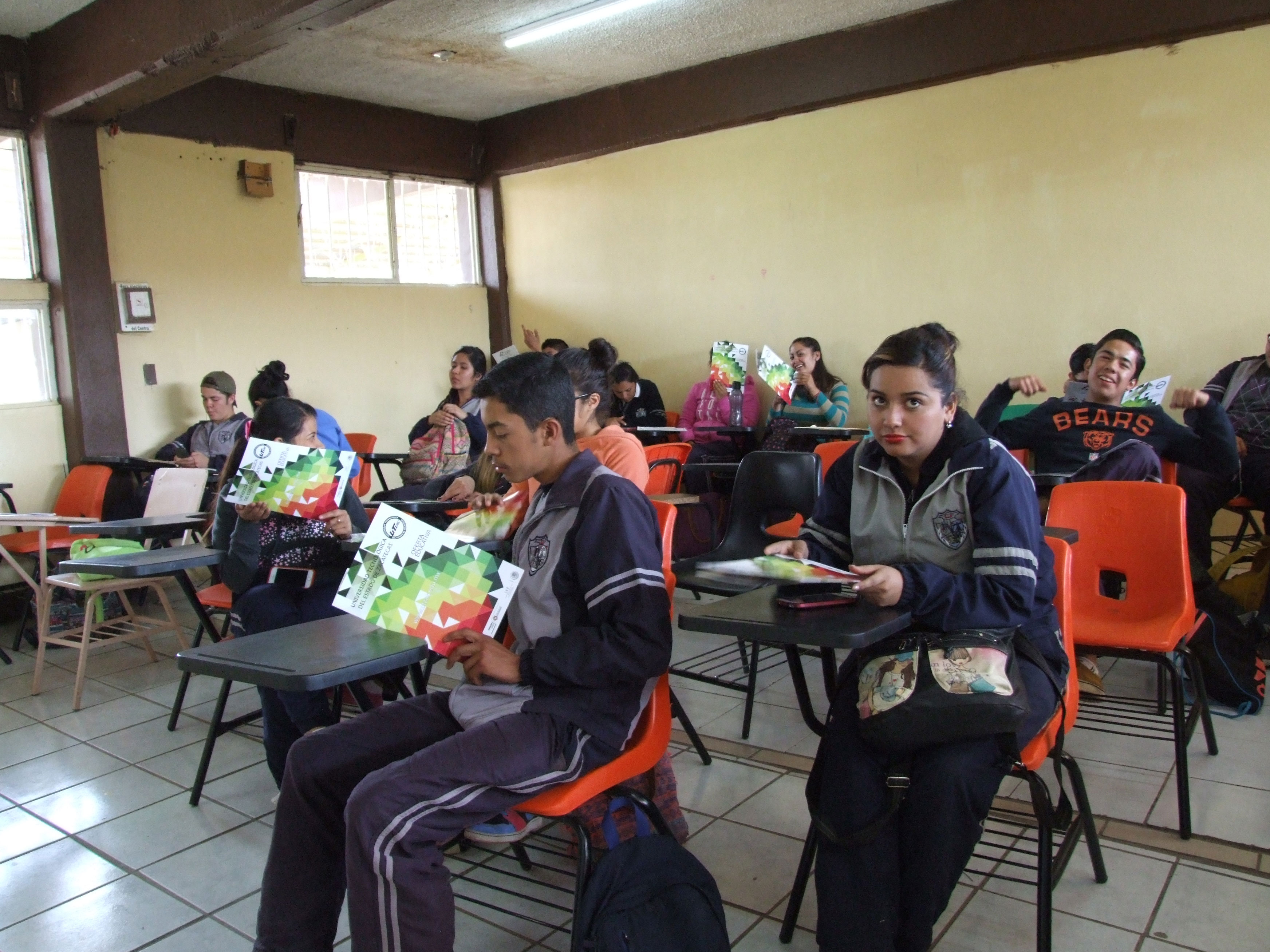 Visitando la Preparatoria Estatal Víctor Rosales