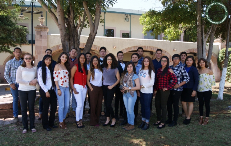 Asisten los mejores promedios de la UTZAC al festejo estatal del Día del Estudiante