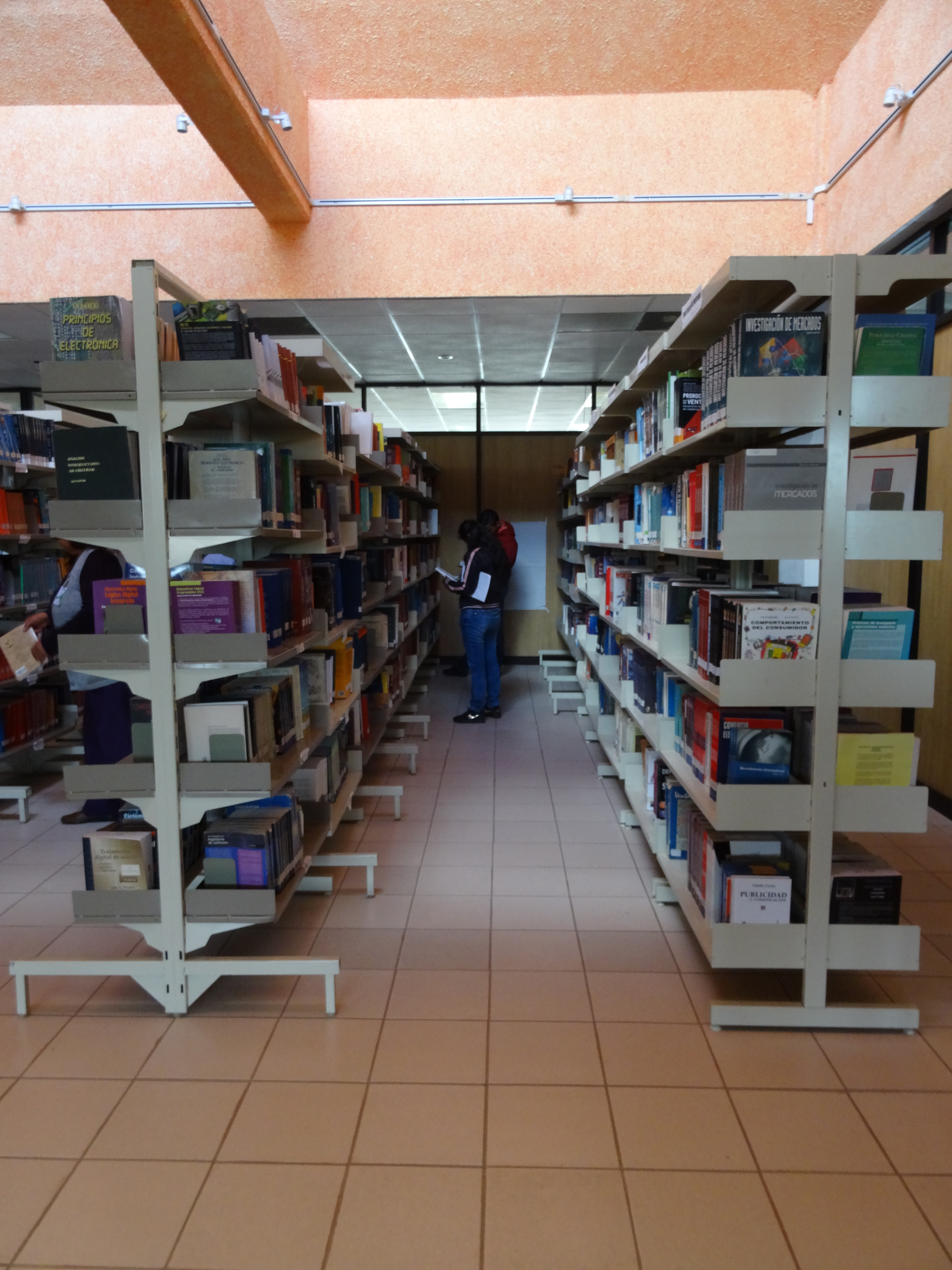 Cuenta la UTZAC con más de 11 mil ejemplares en biblioteca para enriquecer el conocimiento de sus estudiantes