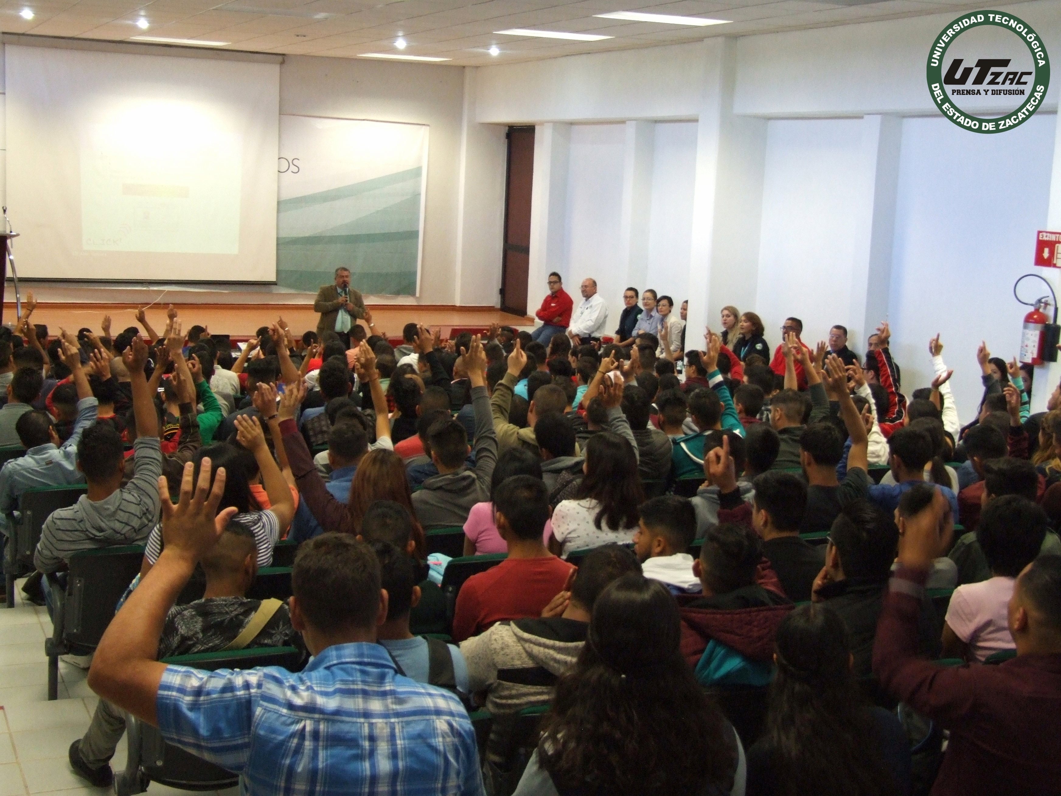 Reciben estudiantes de nuevo ingreso bienvenida a la UTZAC